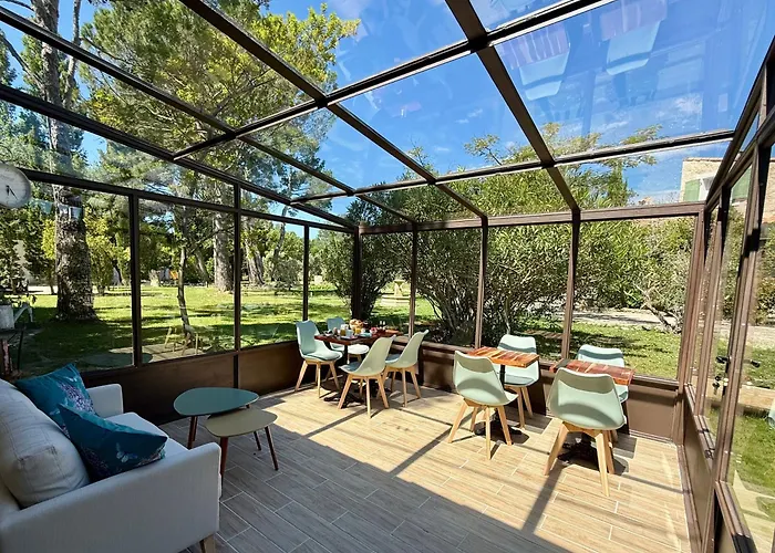 Domaine Au Coeur Des Alpilles