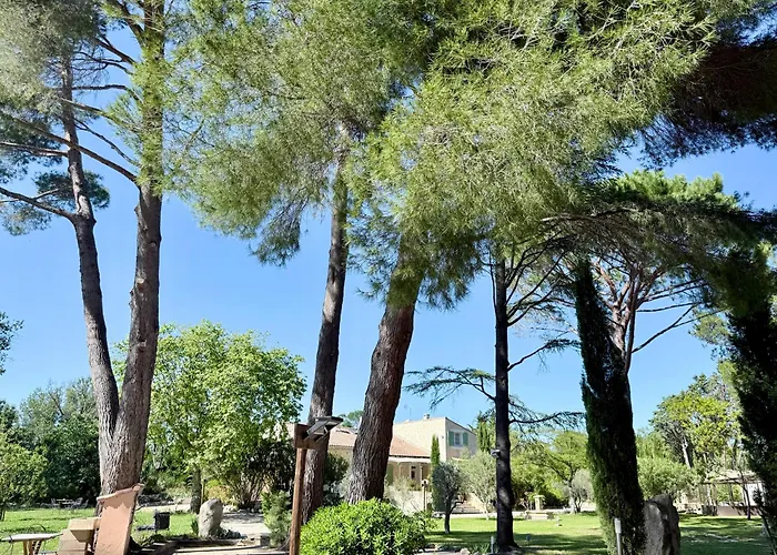 Domaine Au Coeur Des Alpilles