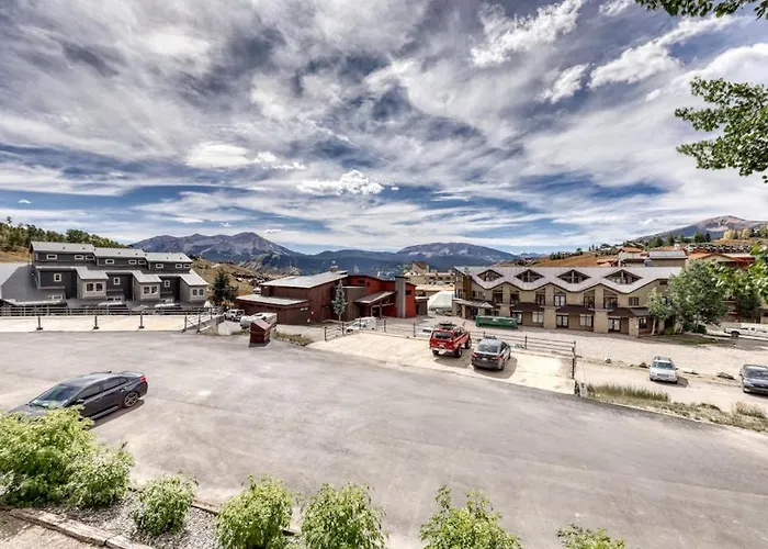 Beautiful Mountain View Condo Crested Butte