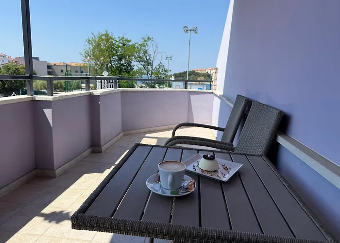 ApartHotel Viola Pjescana Uvala