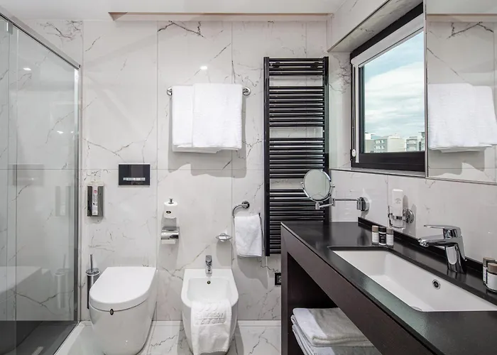 Monaco Suites Hotel
