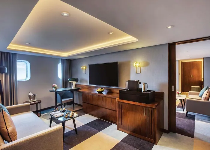 Queen Elizabeth 2 Hotel Dubai