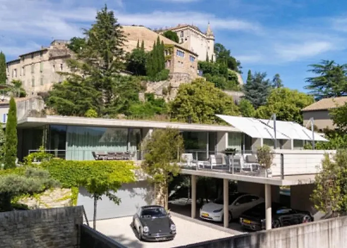 Le Pavillon M, Piscine et Spa au pied du château, Petit-Déjeuner inclus, Parking privé Grignan