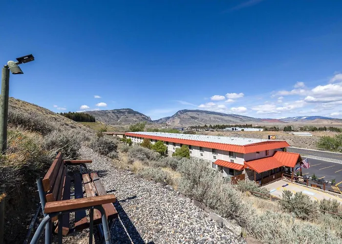 Super 8 By Wyndham Cody Hotel