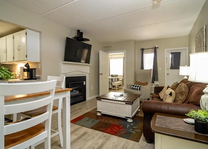 Condo In Gatlinburg Very Peaceful - 10 Min Walk To Main Strip