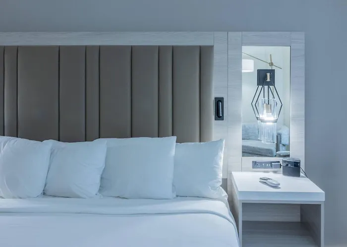 Inn On The Square, An Ascend Collection Hotel