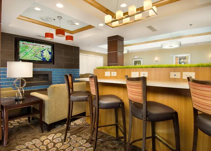 Holiday Inn Express & Suites Alexandria - Fort Belvoir By Ihg