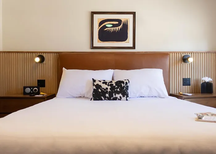 Left Coast Lodge - Pet Friendly