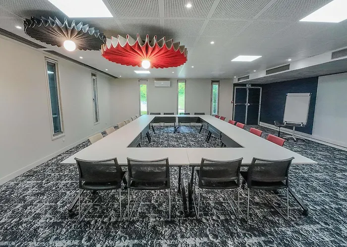 Hotel ibis Lyon Est Bron