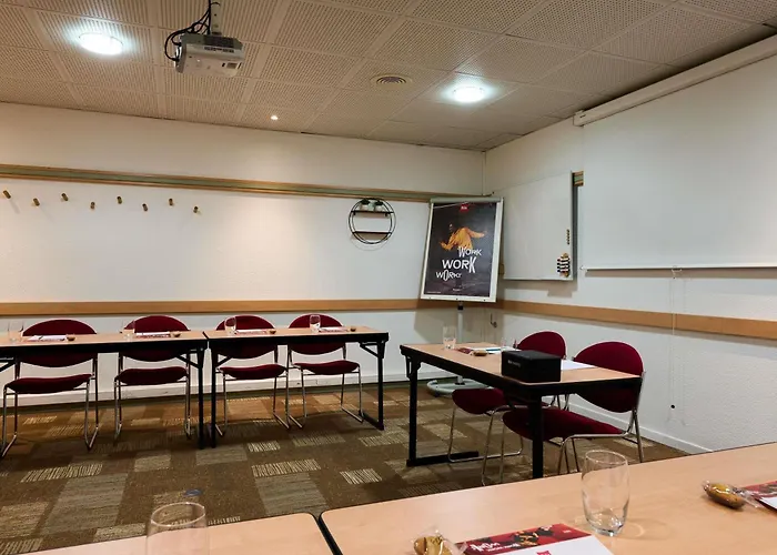 Hotel ibis Paris la Défense Esplanade à Courbevoie