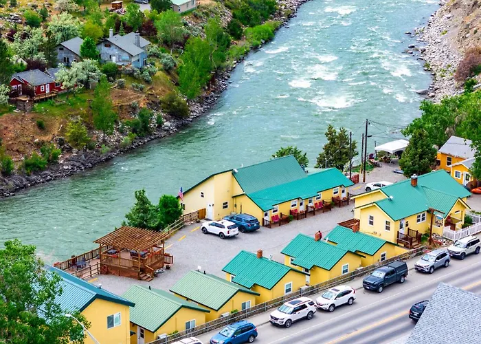 Yellowstone Riverside Cottages