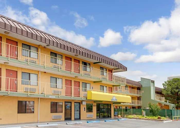 Days Inn By Wyndham El Paso Airport East