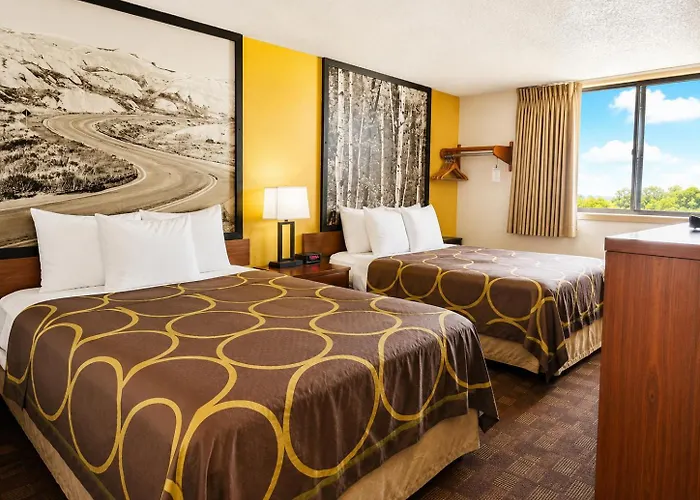 Super 8 By Wyndham Watertown Motel