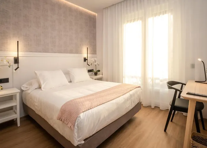 Príncipe de Vergara Rooms by Clabao Logroño
