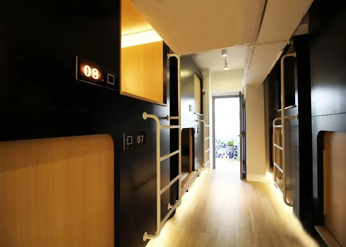 Mue Cubes - Capsule Hotel Bazel