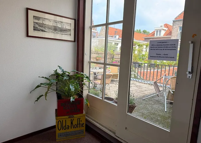 Hotel Hanzestadslogement De Leeuw in het centrum, Snoepwinkel, Hanzemuseum, Koffieschenkerij met Binnenplaats, Kamers met keukentje en Ontbijtservice