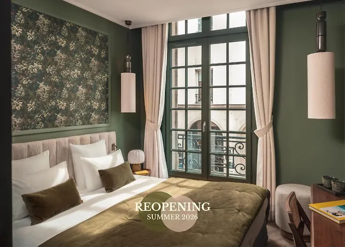 Villathena Paris