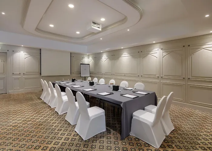 Hotel Crowne Plaza Muscat By Ihg