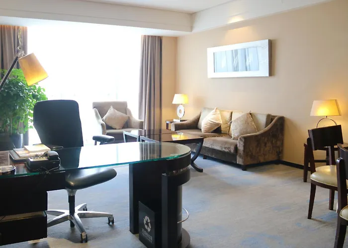 The Qube International Hotel Shanghai Disneyland Park & International Tourism And Resort Branch - Free Round-Trip Shuttle Between The Hotel And Shanghai Disneyland & Between The Hotel And Pvg International Airport