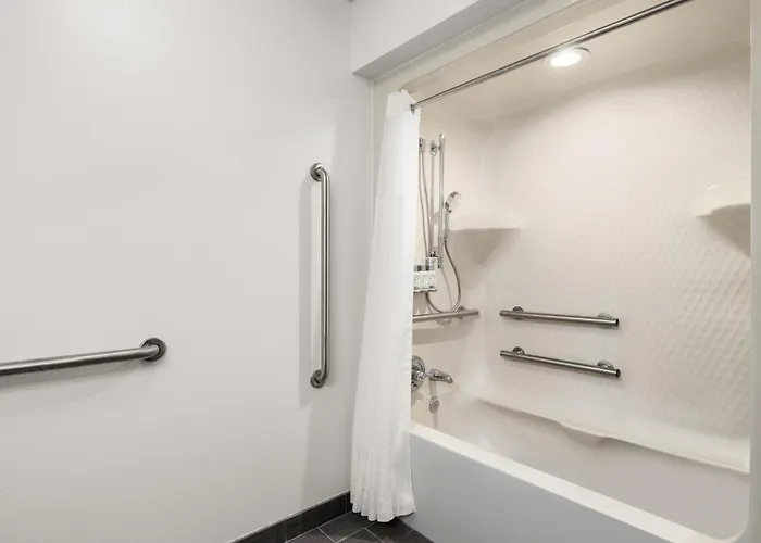 Greenville Pelham Inn By Ihg