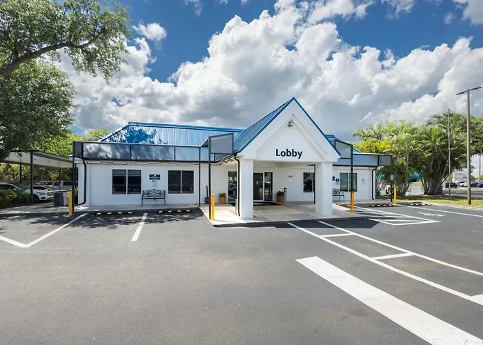 Days Inn By Wyndham Port Charlotte Town Center