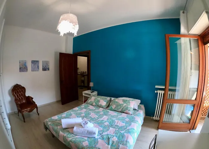 Bella Vita Guesthouse -parcheggio privato interno Arona