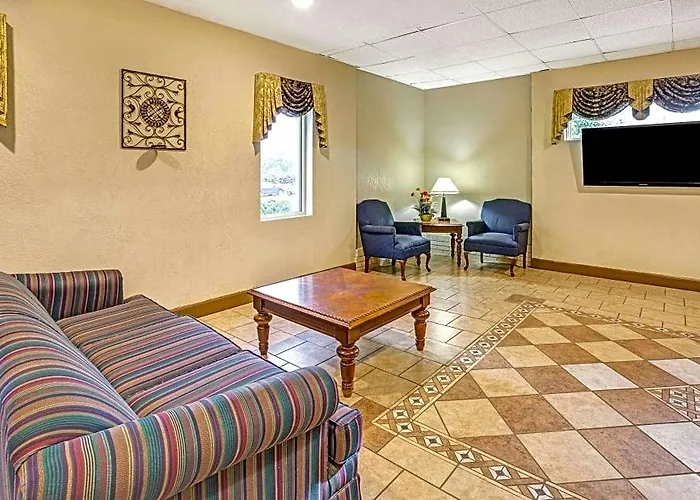 Adrian Inn