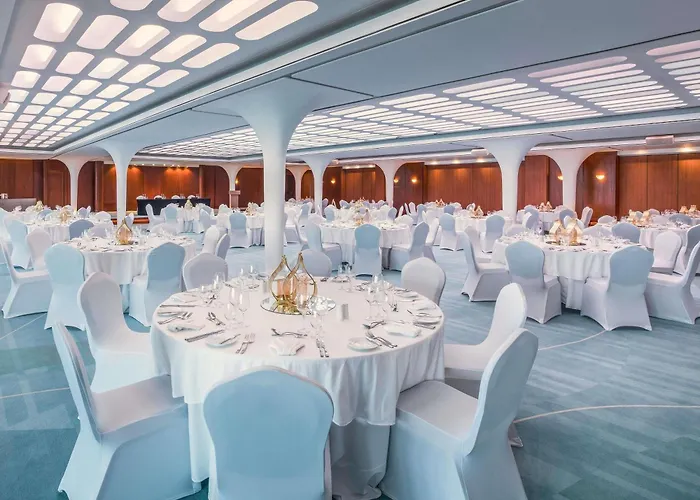 Queen Elizabeth 2 Hotel Dubai