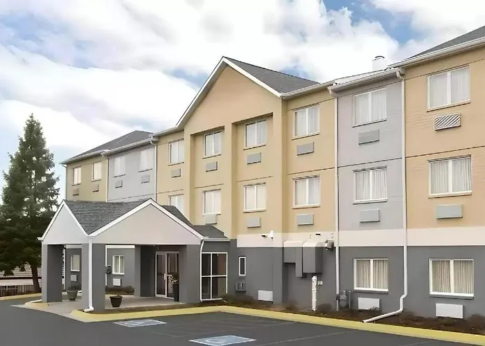 Dubuque Inn & Suites