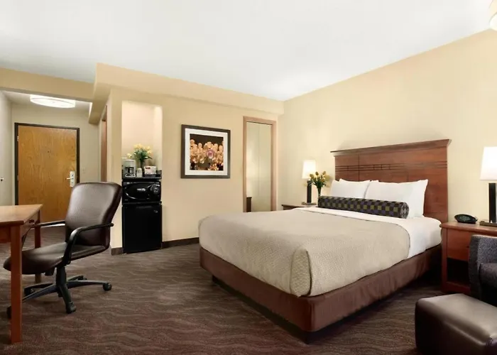 Quality Inn & Suites Detroit Lakes