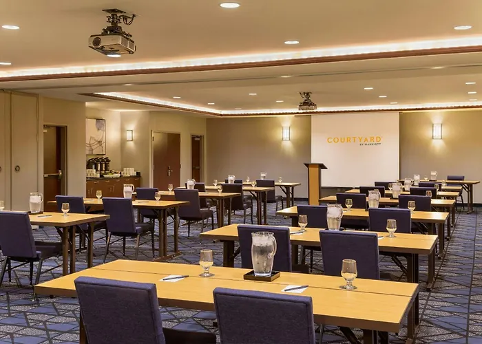 Courtyard By Marriott Madison West / Middleton