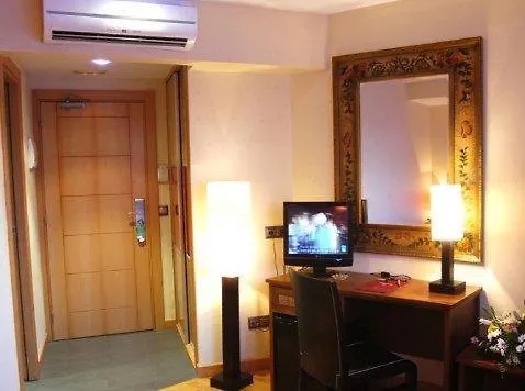 Hotel Tres Condes