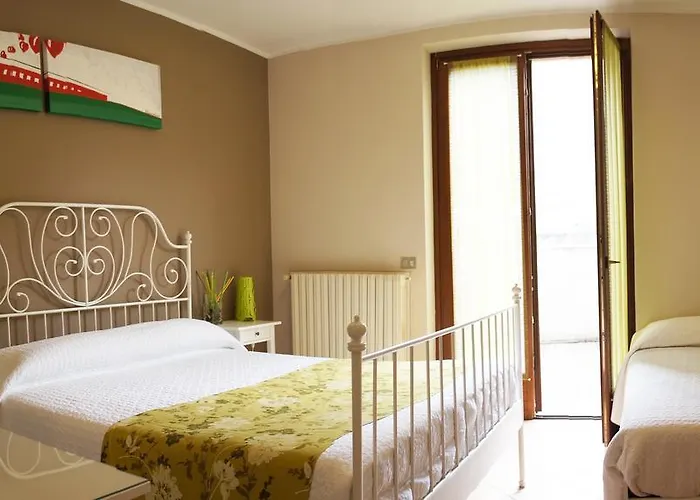 Alexander Rooms Tirano