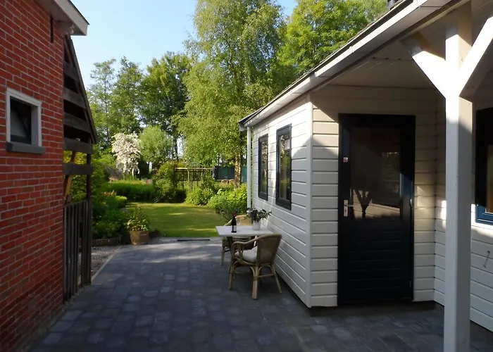 Tussen de Tuinen Bed and Breakfast Pieterburen