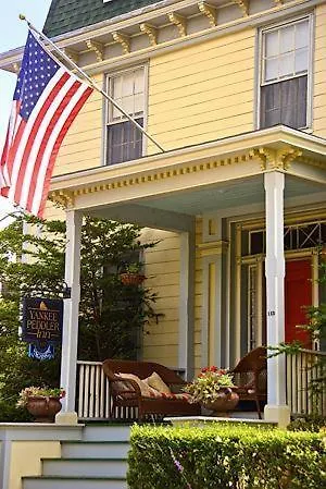 Yankee Peddler Inn Newport