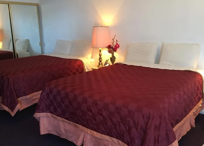 Crystal Palace Inn Brownfield