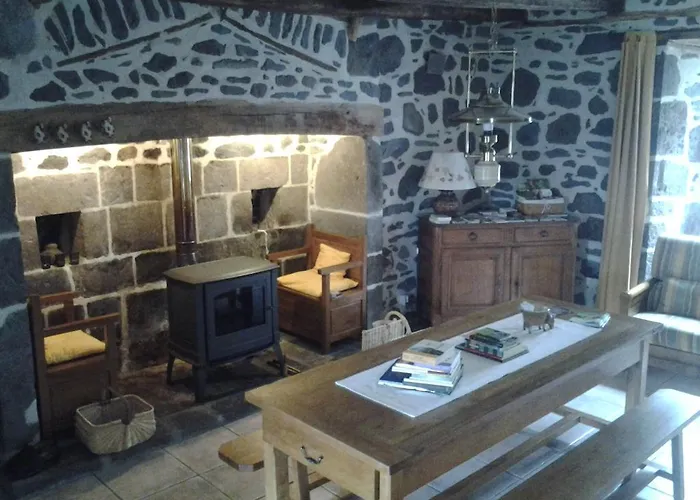 Bed and Breakfast Chambre d'Hôtes La Maison de Barrouze à Salers