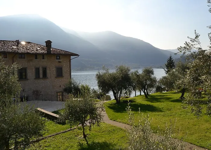 Aparthotel Castello Oldofredi Monte Isola
