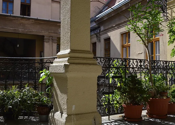 Synagogue Central Guest House Budapeste