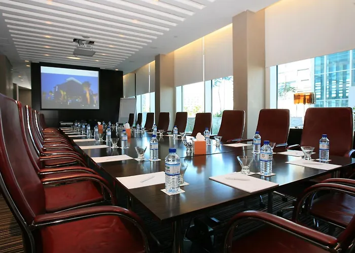 Hotel Yas Plaza Circuit By Ihg Abu Dhabi