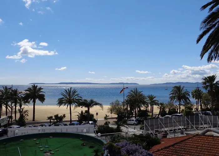 Hotel L'ilot Fleuri à Le Lavandou