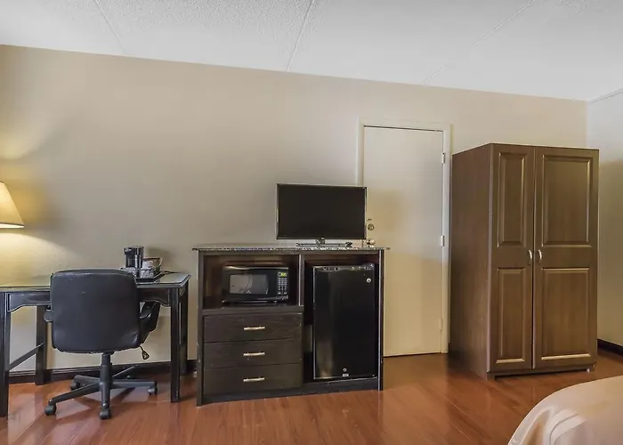 Quality Inn - Dickson