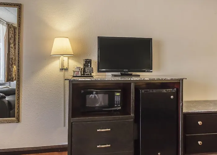 Quality Inn - Dickson
