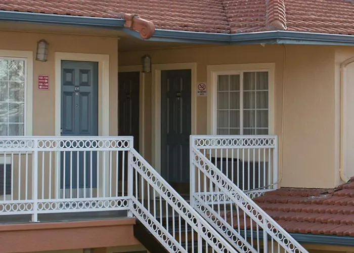 Howard Johnson By Wyndham Berkeley