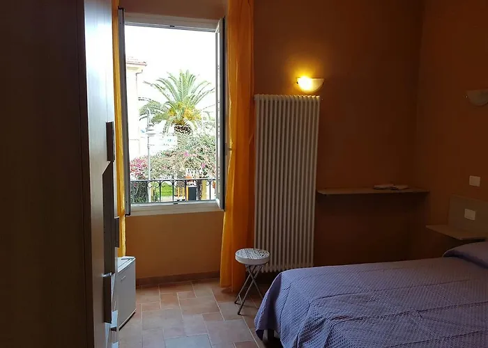 Perla Nera Guesthouse Imperia