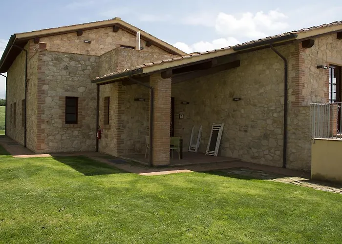 Riparbella Hotels