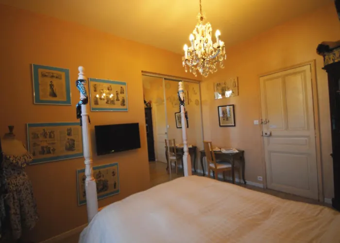 Chambres Et Table D'Hotes Le Jardin De Tesse