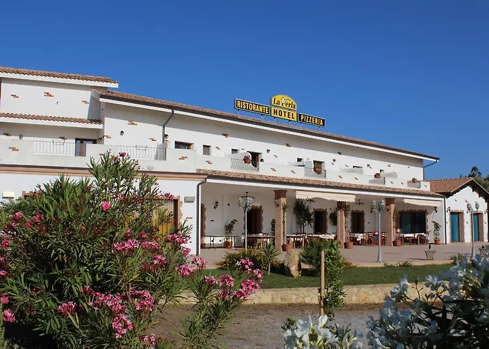 La Perla Hotel