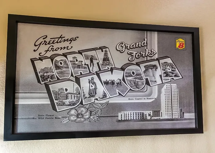 Super 8 By Wyndham Grand Forks Hotel