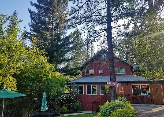 Yosemite Riverside Inn